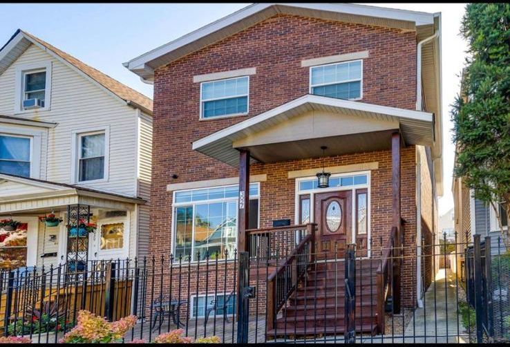 3027 N Allen Avenue — Chicago, IL 60618