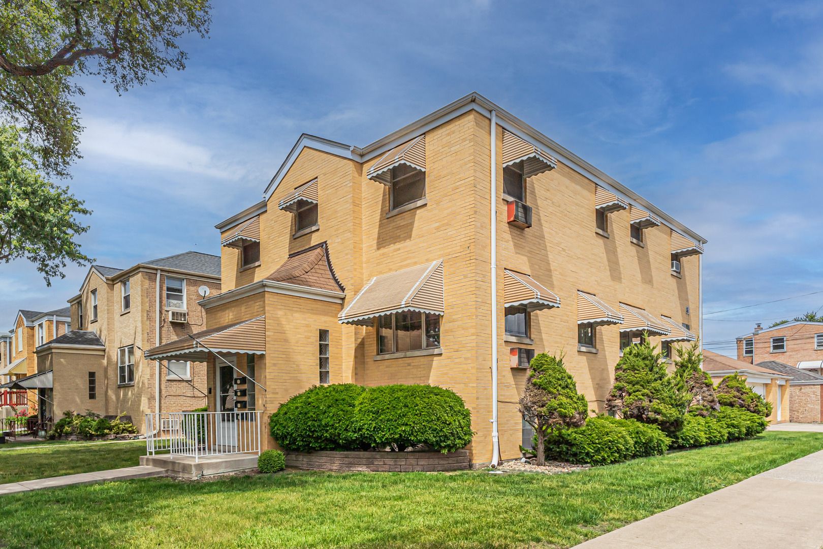 2001 N 73rd Court — Elmwood Park, IL 60707