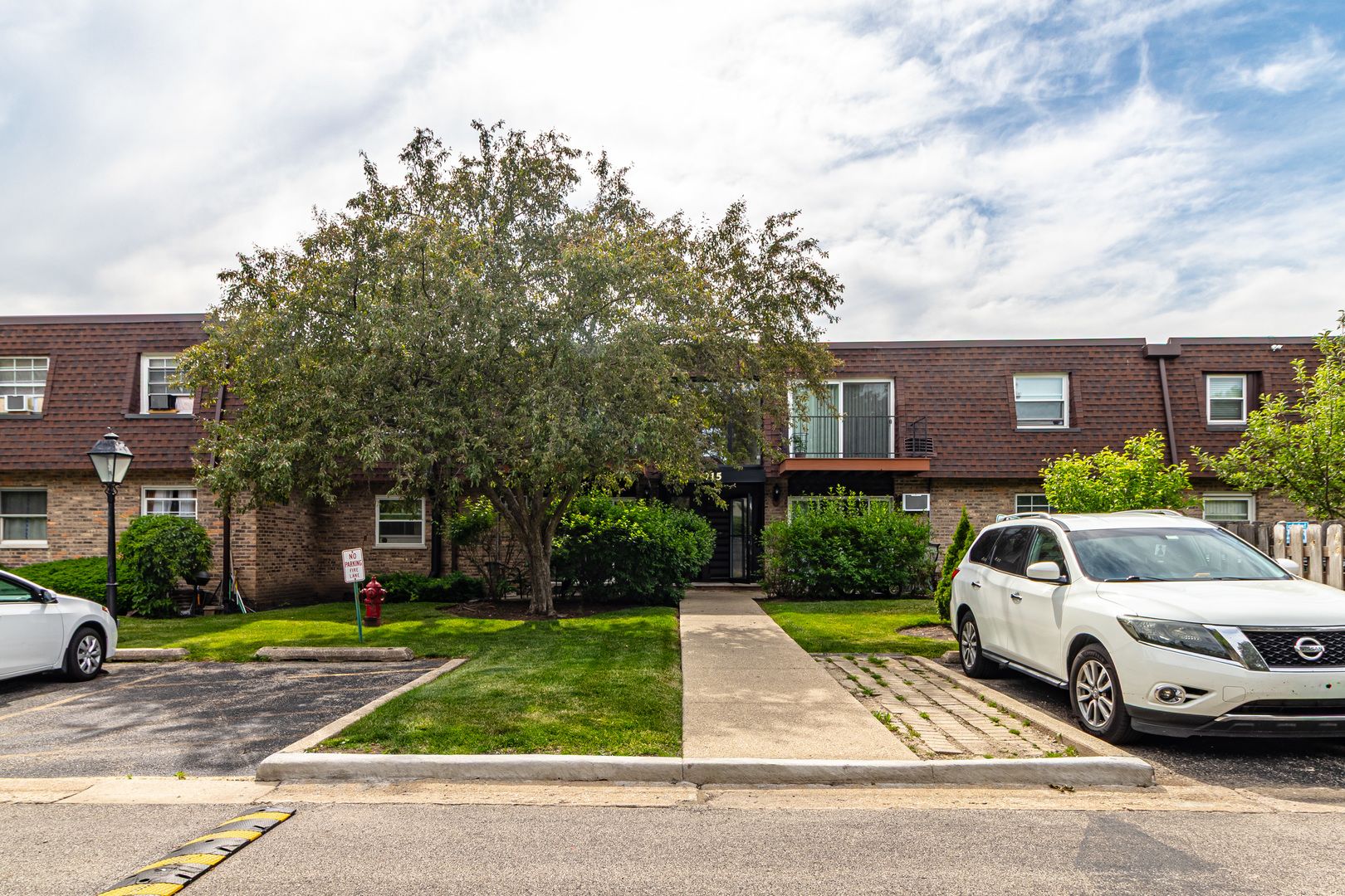 715 Grove Drive #206 — Buffalo Grove, IL 60089