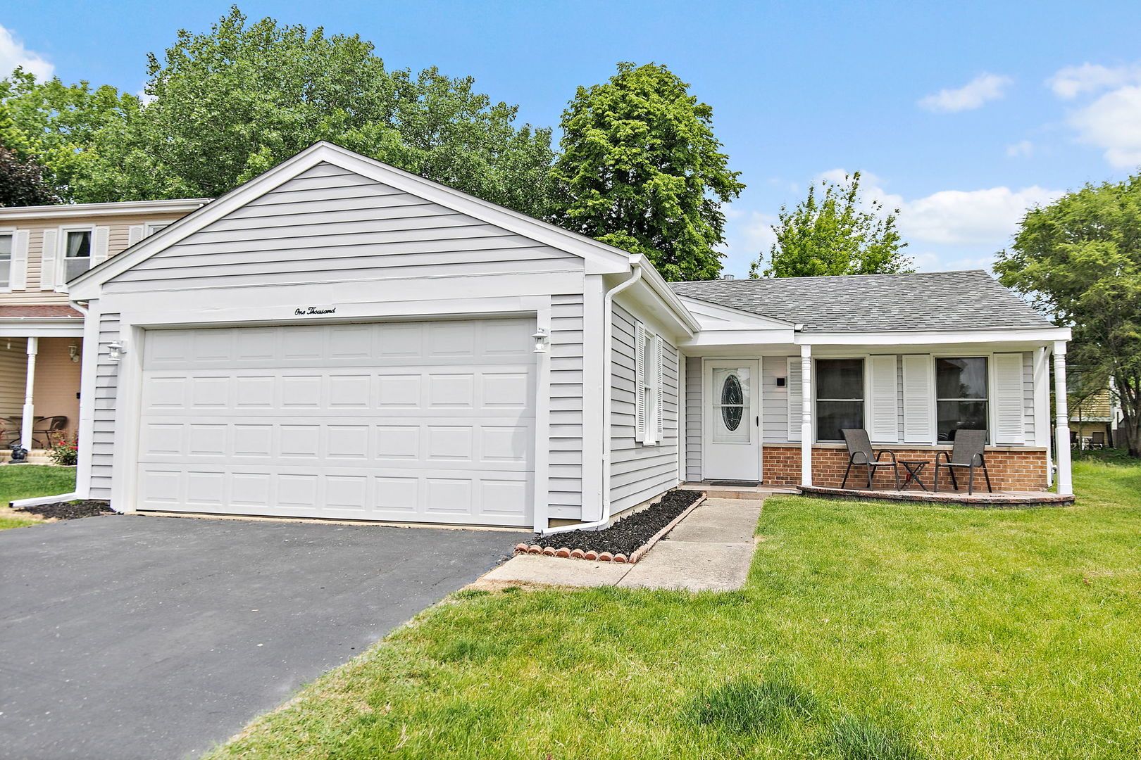 1000 Woodside Drive — Roselle, IL 60172