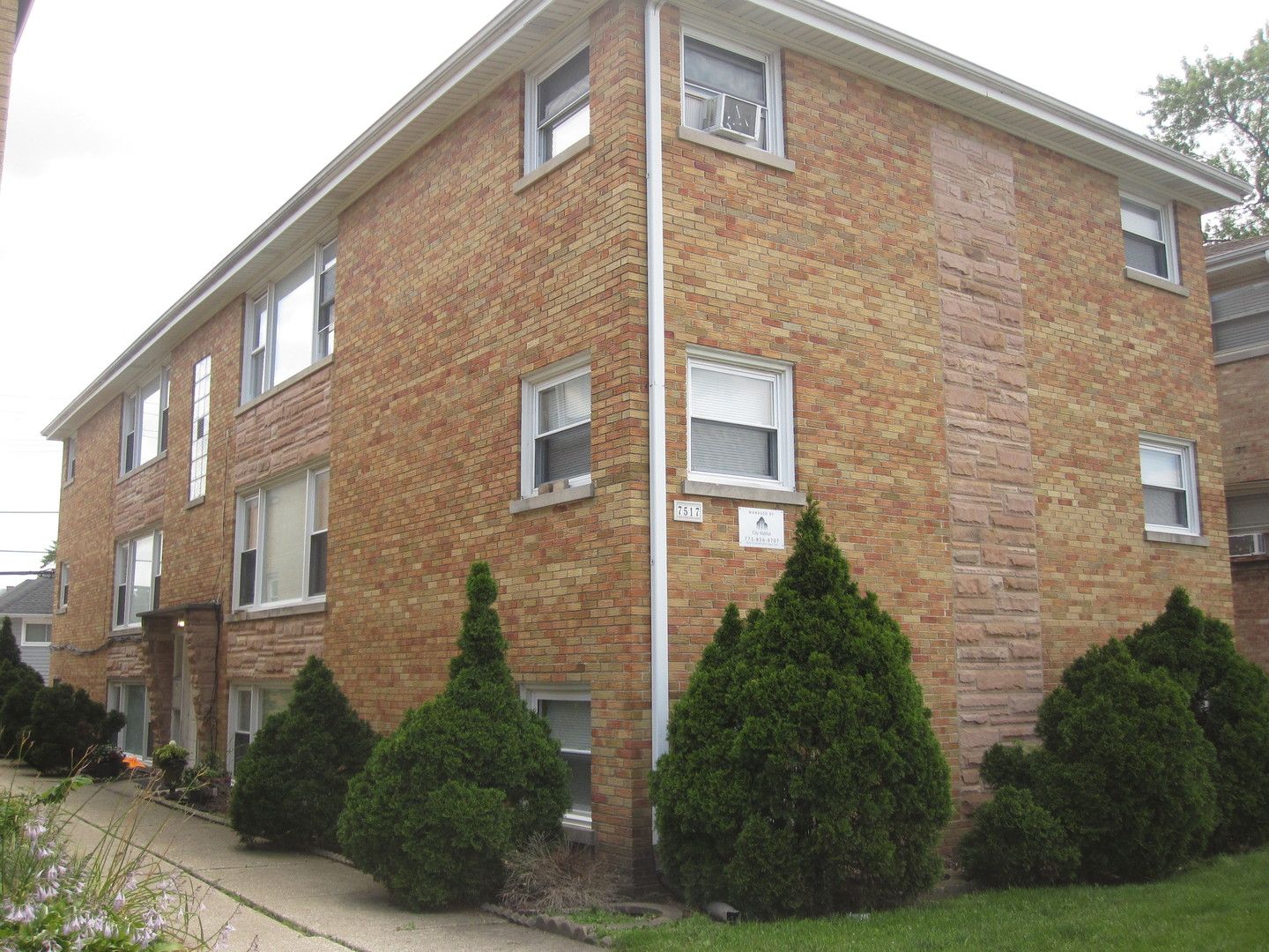7517 W Fullerton Avenue #GS — Elmwood Park, IL 60707