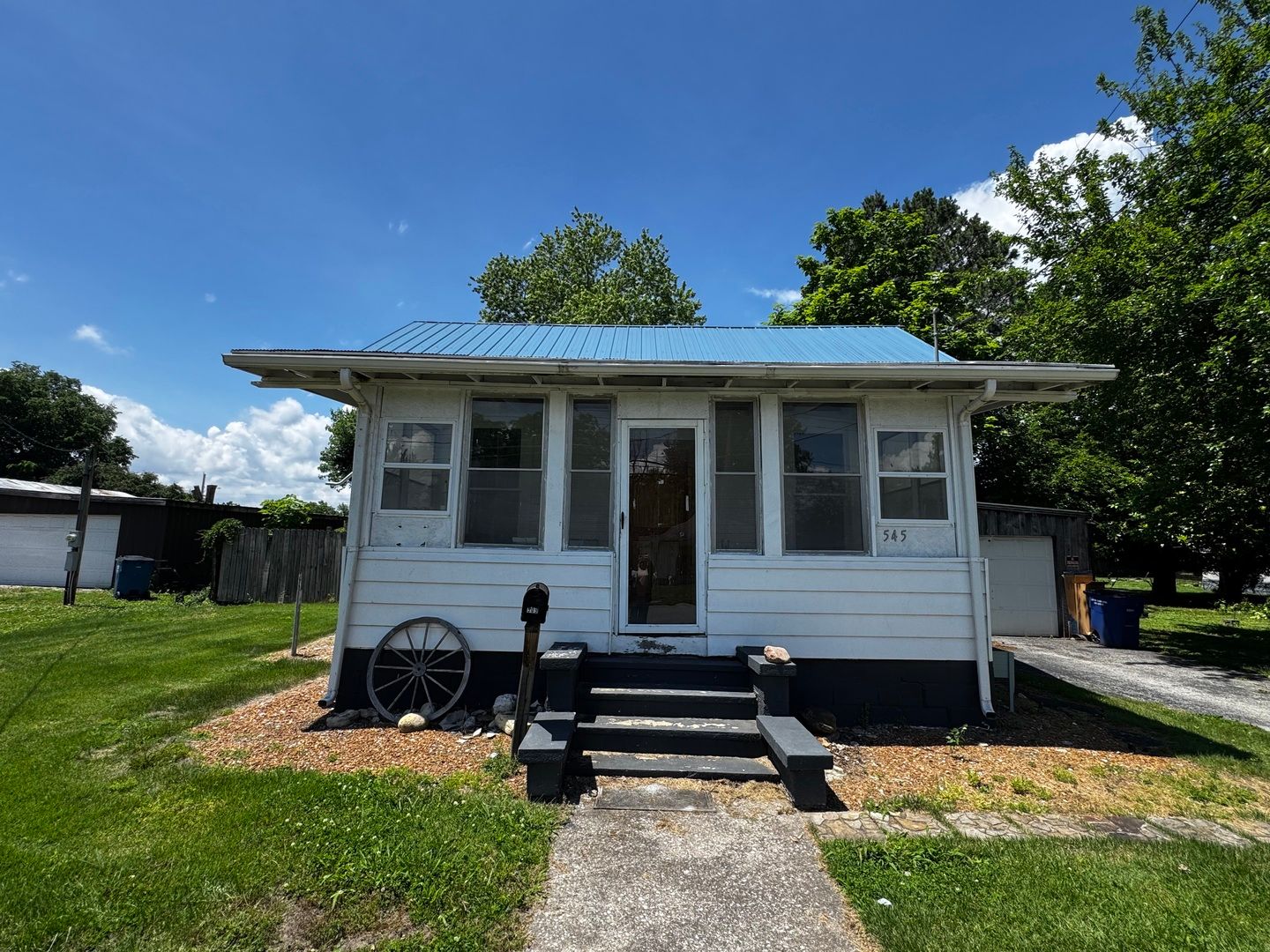545 N Division Street — Duquoin, IL 62832