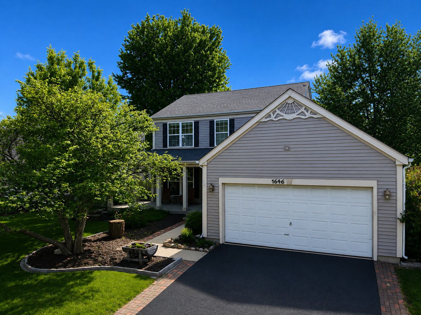 1646 Gleneagle Drive — Carpentersville, IL 60110