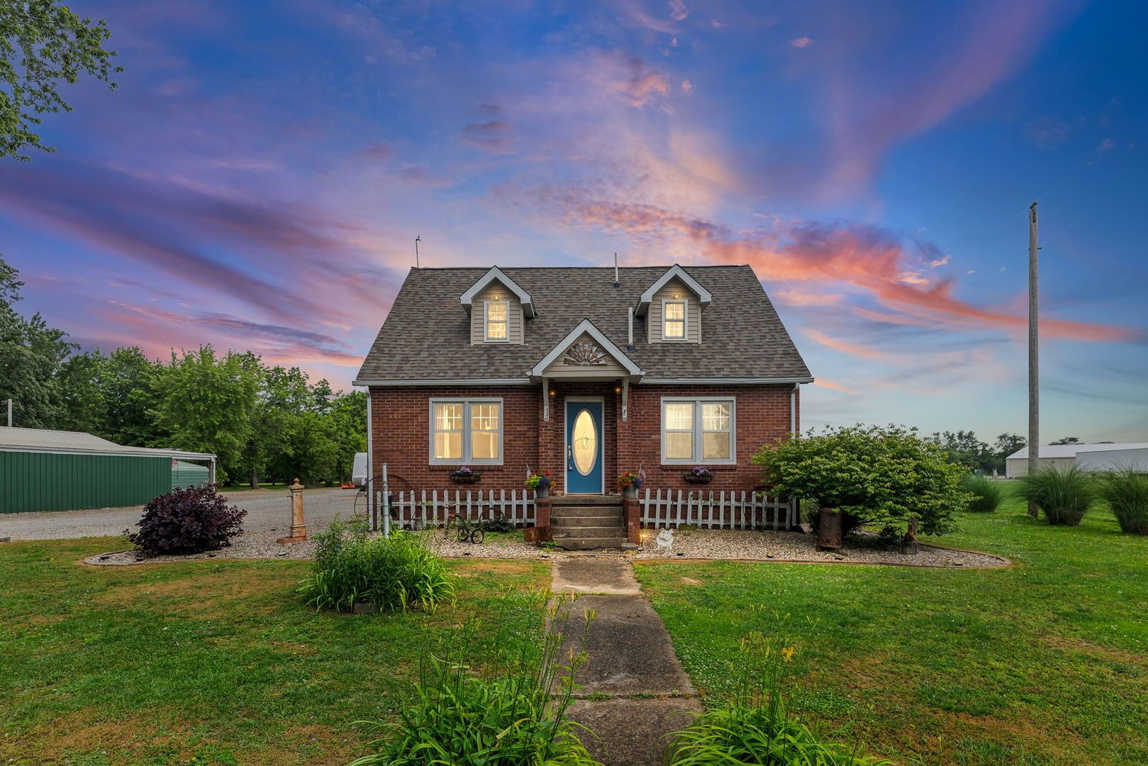 1095 W Robinson Street — Wayne City, IL 62895