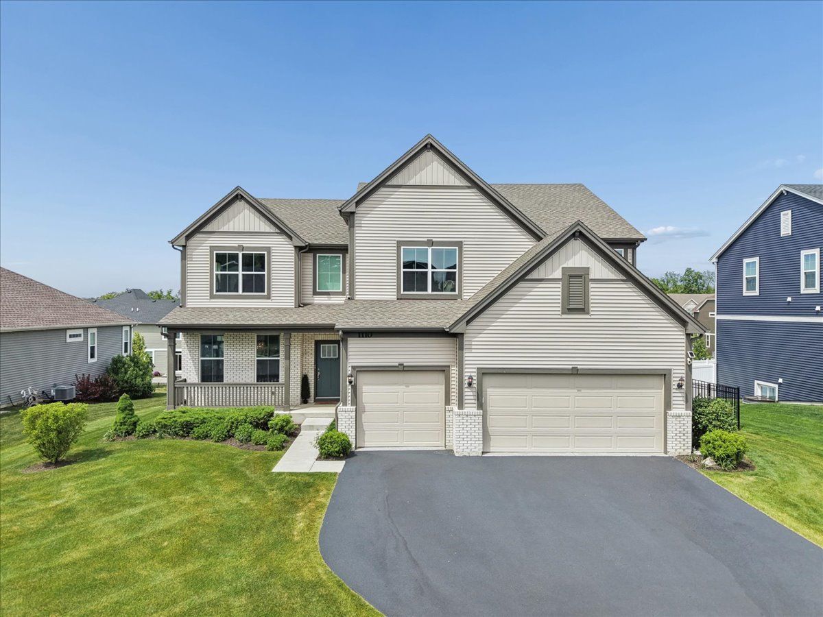 1110 Williamsbury Drive — Crystal Lake, IL 60012