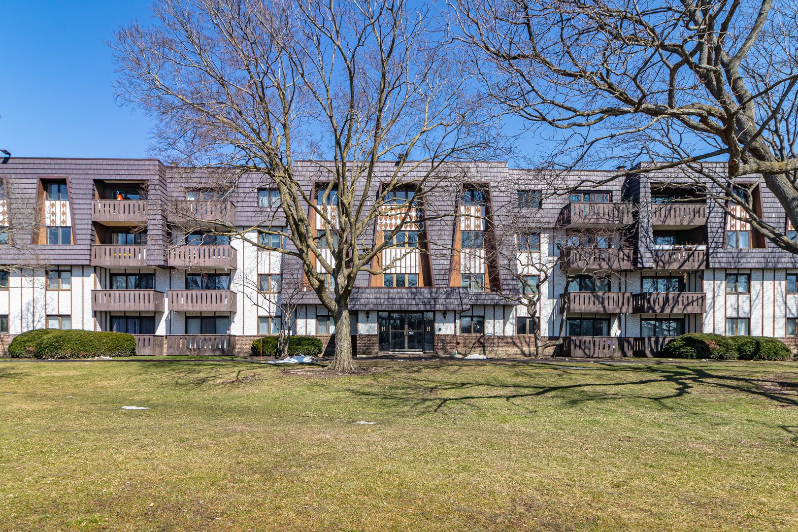 13200 W Heiden Circle #2111 — Lake Bluff, IL 60044