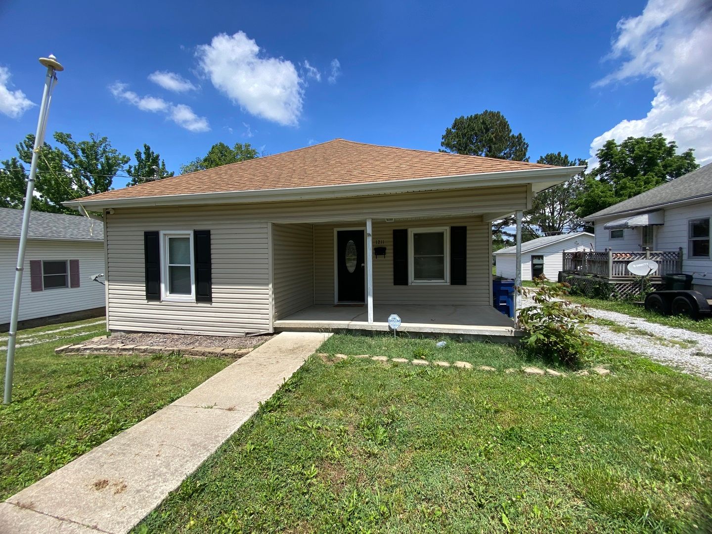 1211 E Elm Street — West Frankfort, IL 62896