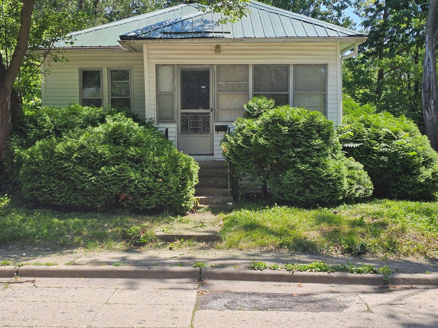 402 S Johnson Avenue — Urbana, IL 61801