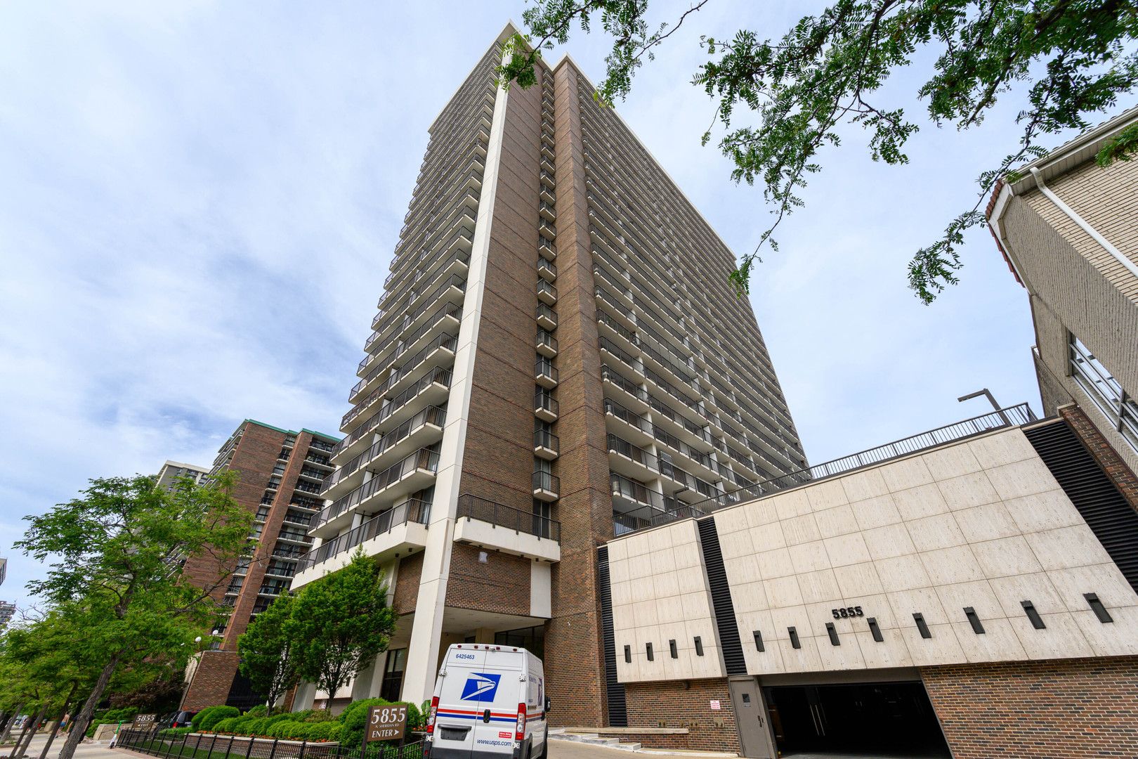 5855 N Sheridan Road #24J — Chicago, IL 60660
