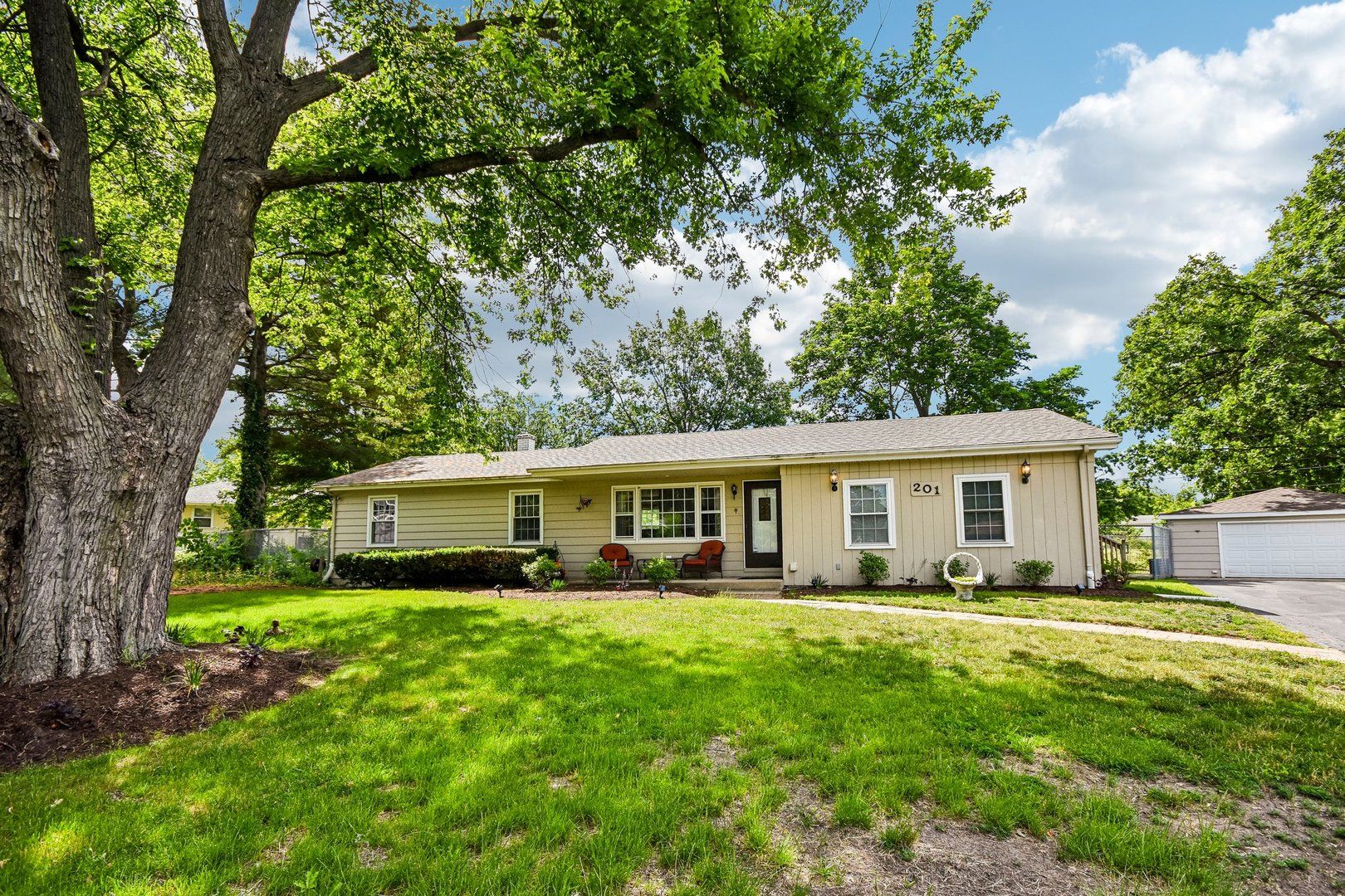 201 Laura Avenue — Shorewood, IL 60404