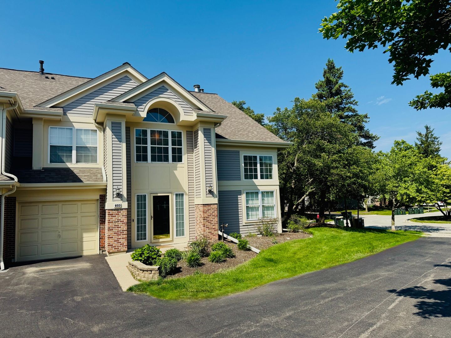 603 Stone Brook Court — Elk Grove Village, IL 60007