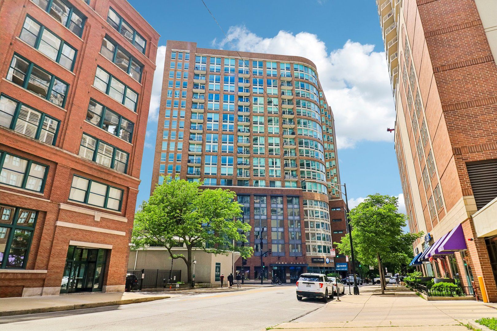 600 N KINGSBURY Street #1005 — Chicago, IL 60610