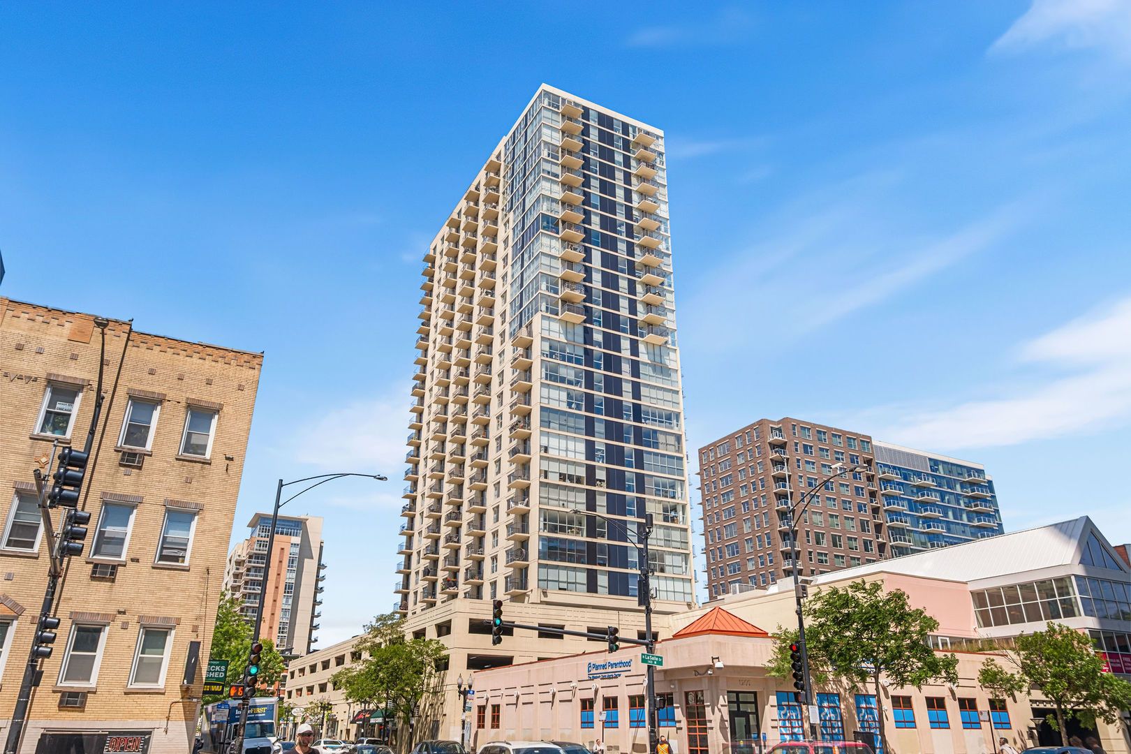 1212 N La Salle Drive #2709 — Chicago, IL 60610