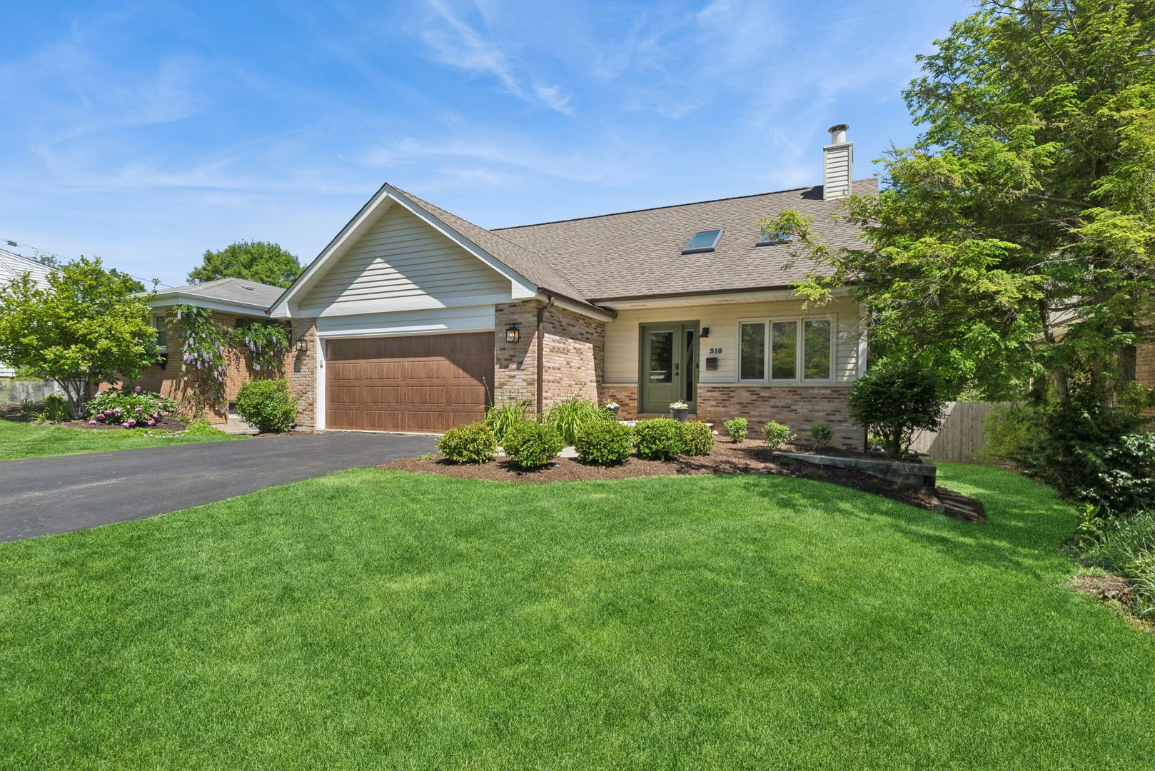 318 E Sunnyside Avenue — Libertyville, IL 60048