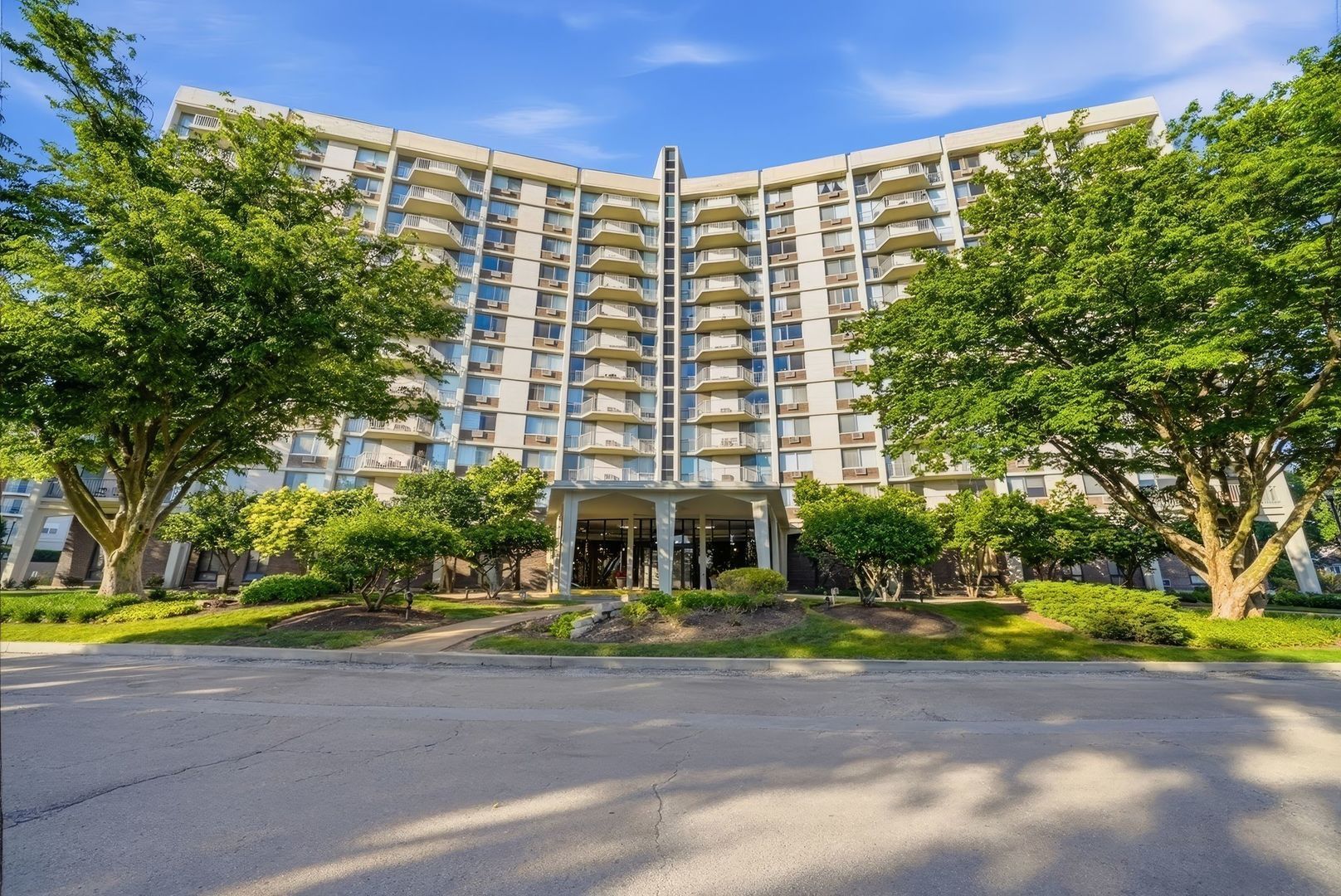 20 N Tower Road #12A — Oak Brook, IL 60523