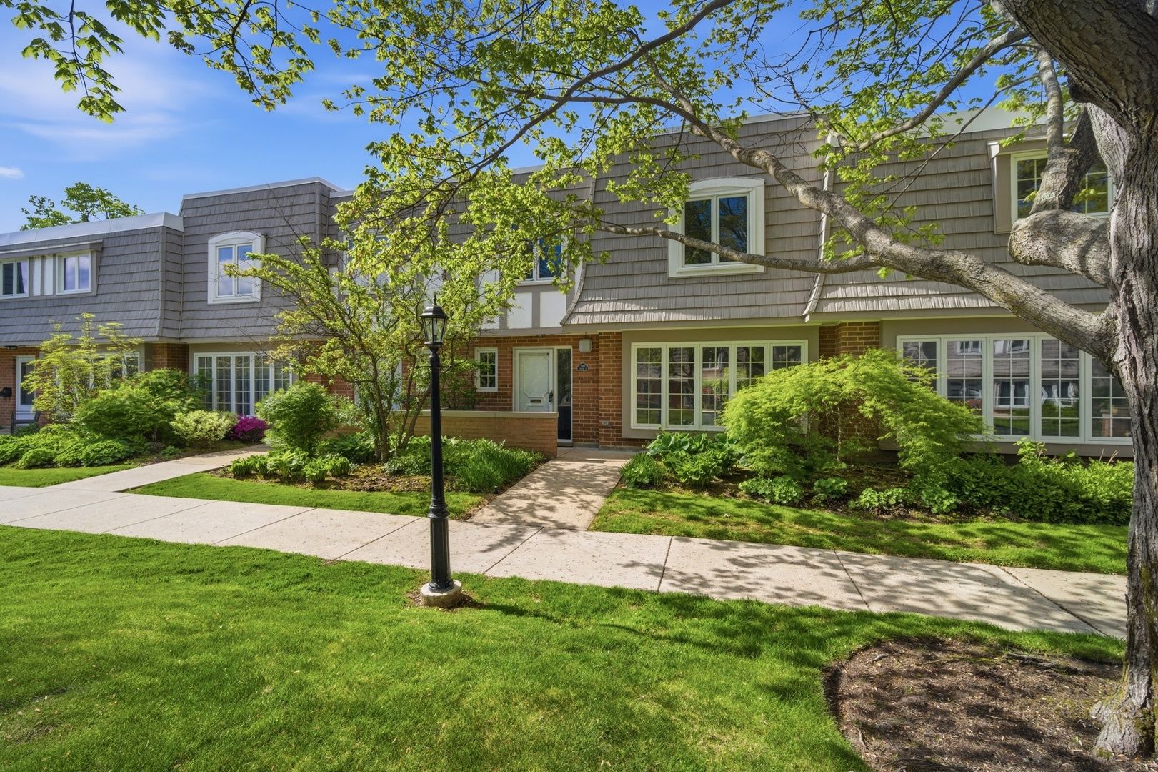 1490 Avignon Court — Highland Park, IL 60035