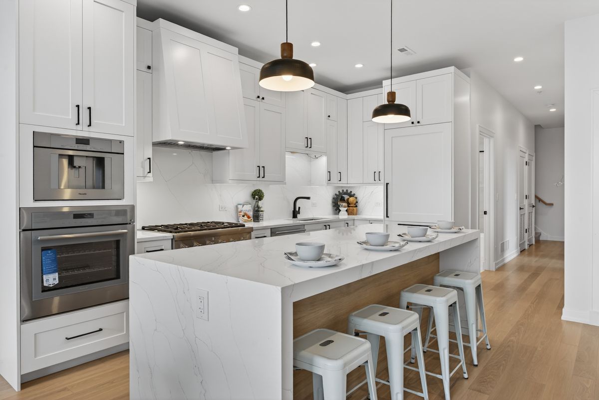 1347 W Grand Avenue #2N, Chicago, IL 60642