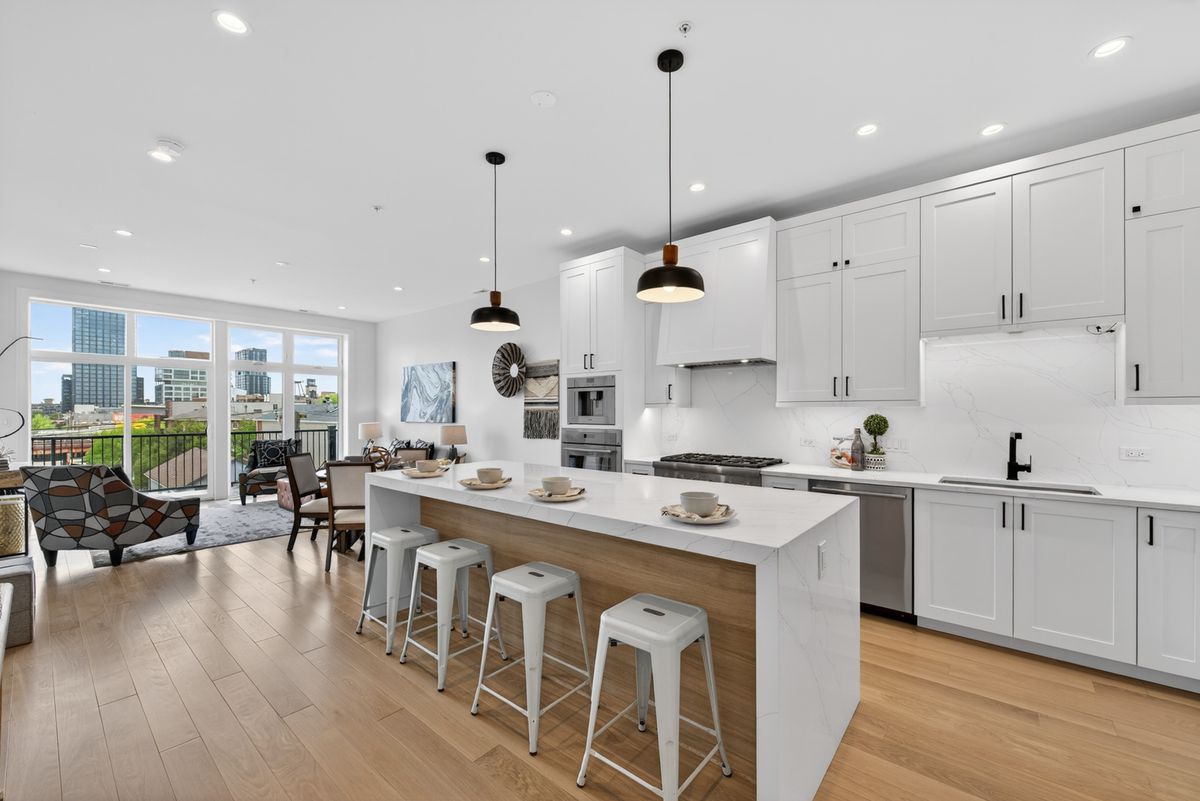 1347 W Grand Avenue #2N, Chicago, IL 60642