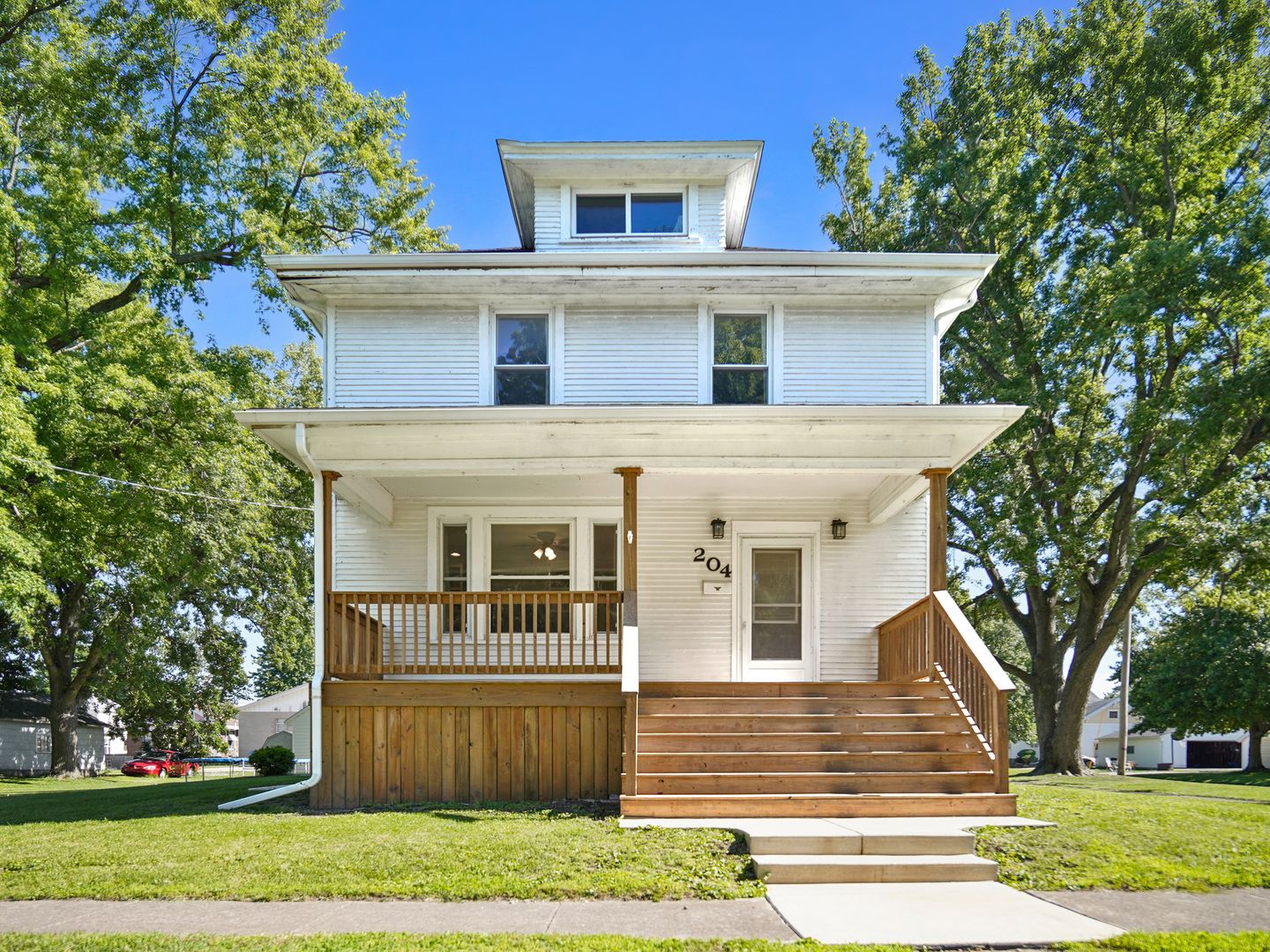 204 E Third Street — El Paso, IL 61738