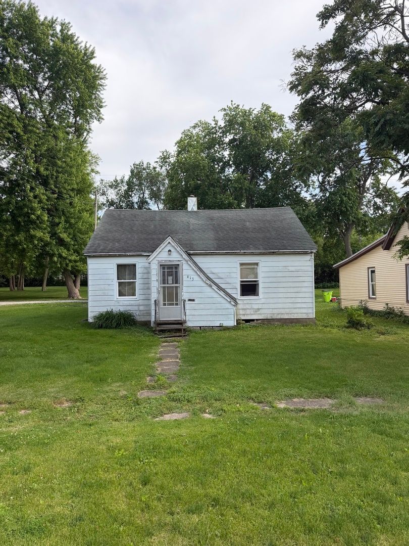 613 E Locust Street — Fairbury, IL 61739