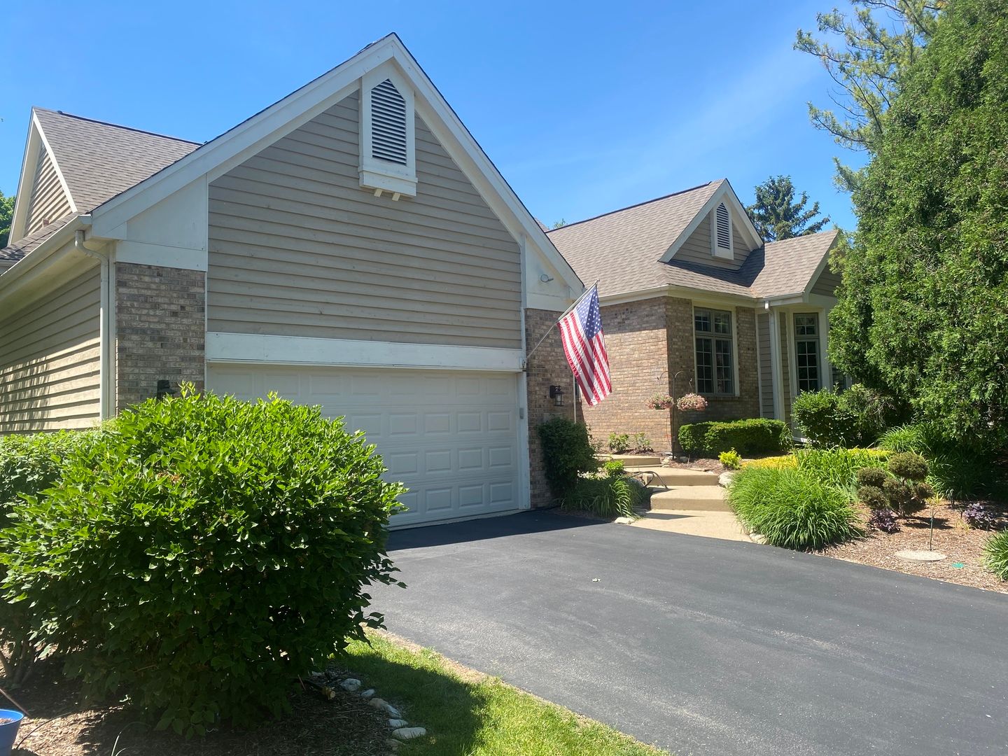 3 Sunvalley Court — Lake In The Hills, IL 60156