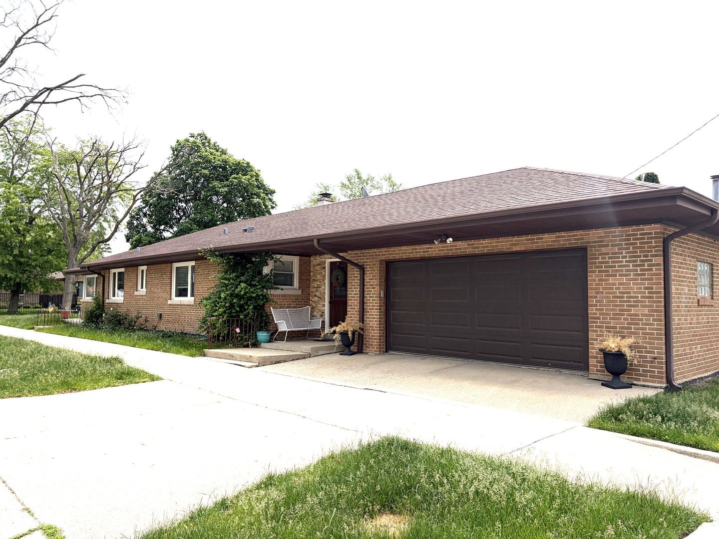6250 N Kedvale Avenue — Chicago, IL 60646
