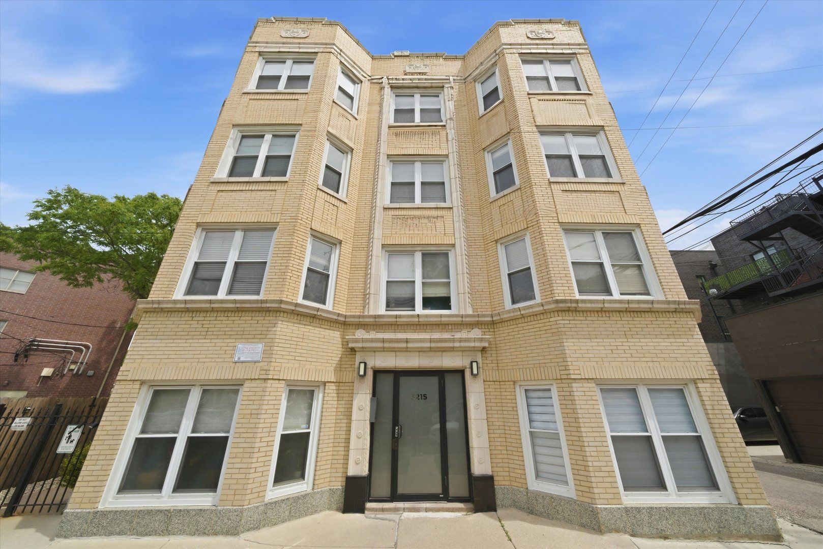 3215 N Francisco Avenue #GS — Chicago, IL 60618