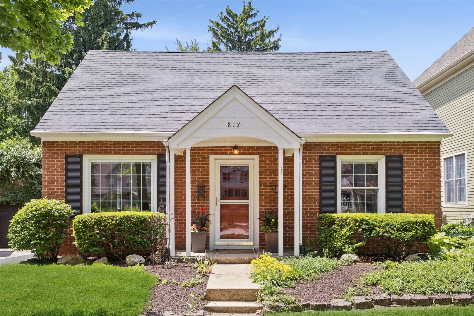 817 N Eagle Street — Naperville, IL 60563