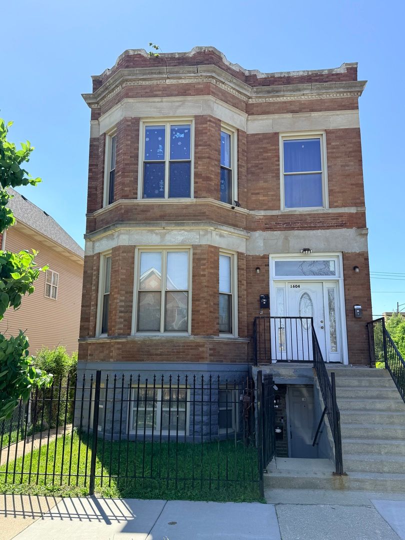 1604 S Ridgeway Avenue — Chicago, IL 60623