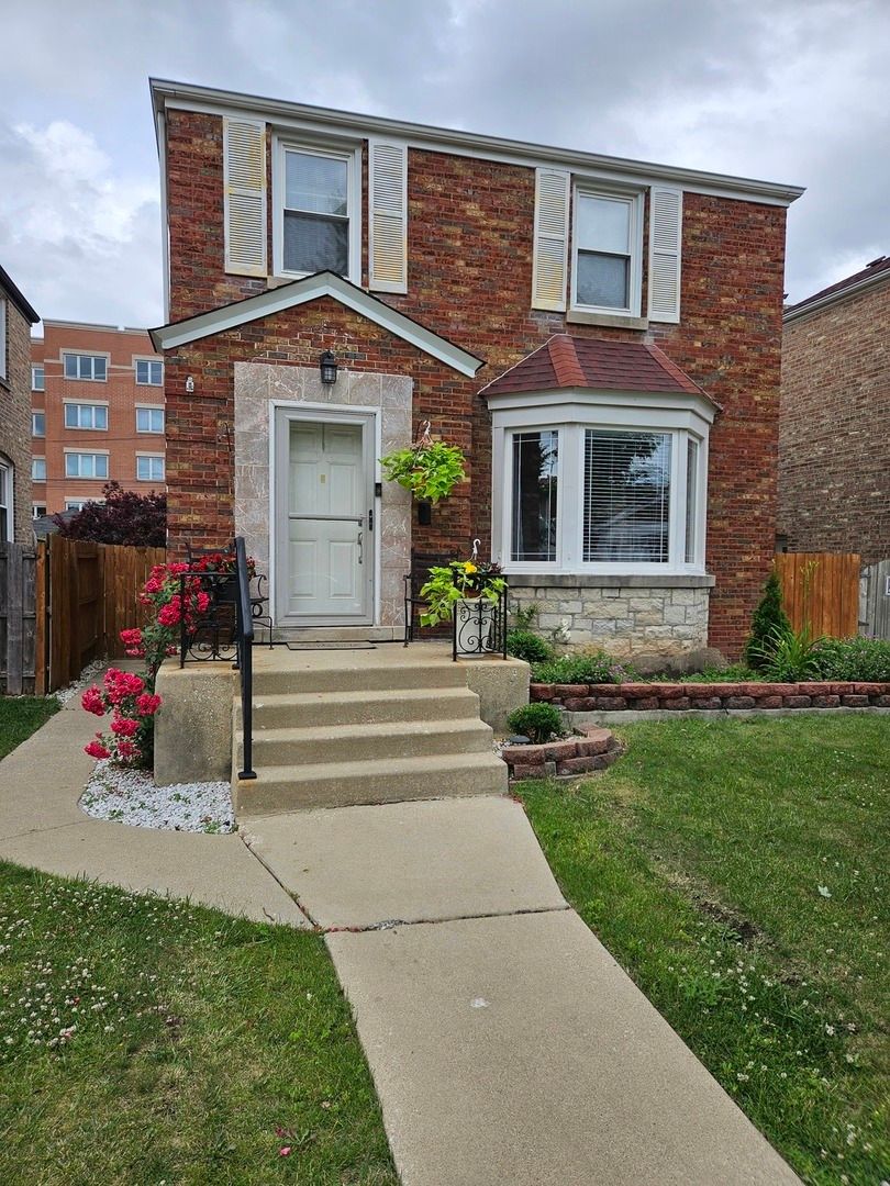 2910 N Neva Avenue — Chicago, IL 60634