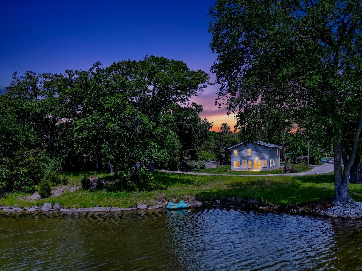 172 E Lakeview Avenue — Round Lake Beach, IL 60073
