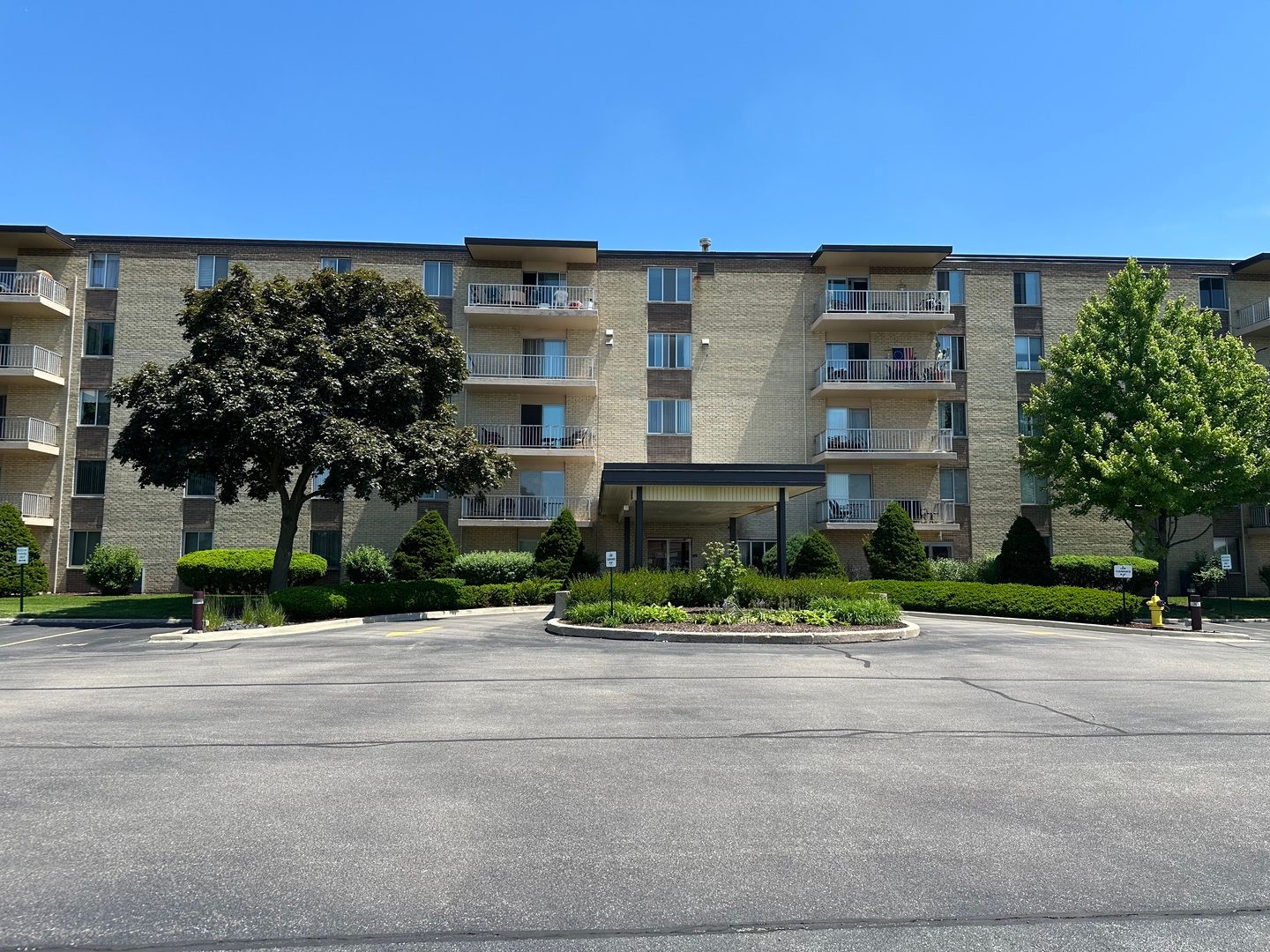 110 W Butterfield Road #402S — Elmhurst, IL 60126