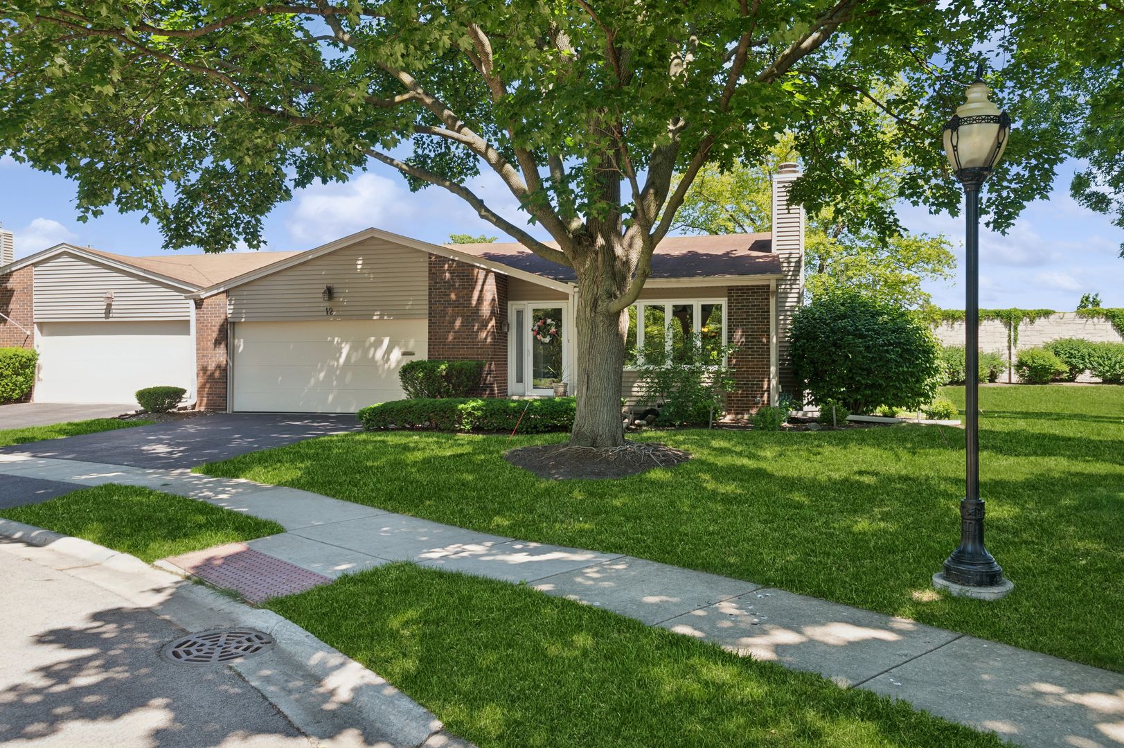 12 Pebblewood Trail — Naperville, IL 60563