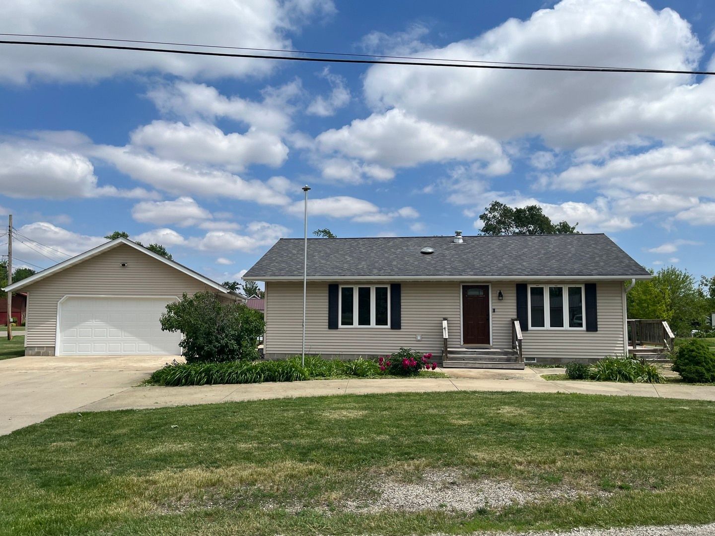 1043 W Mill Street — Kewanee, IL 61443