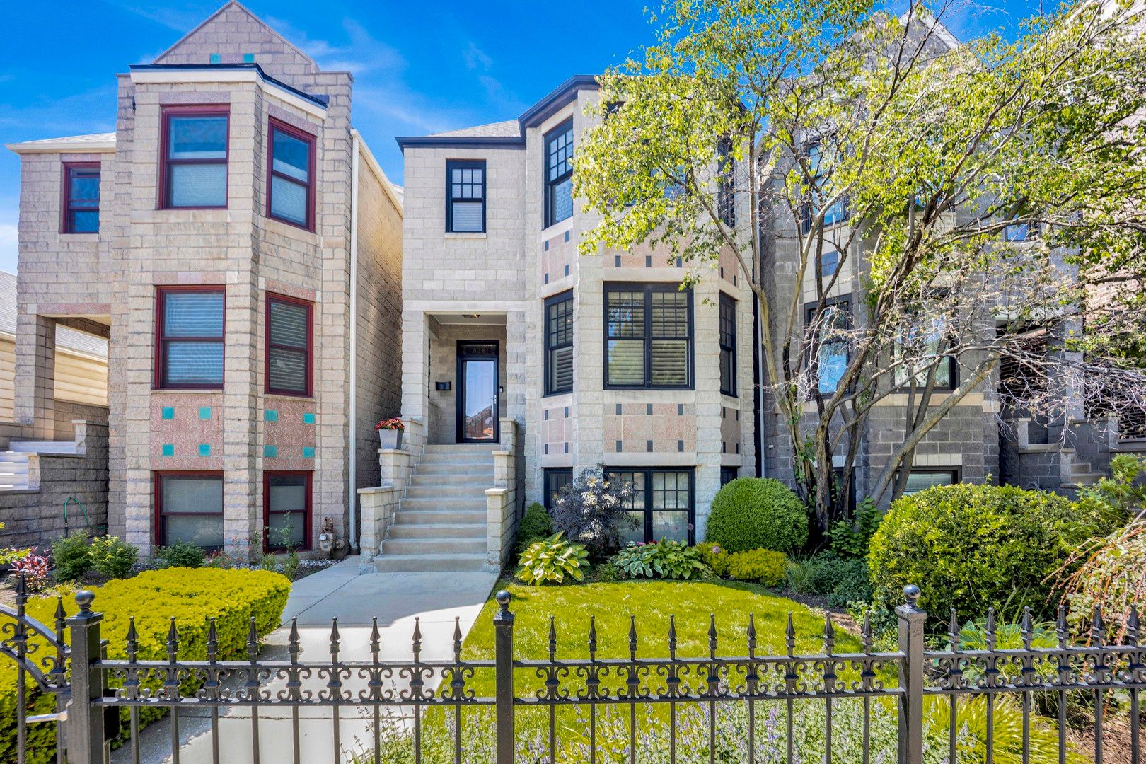 828 S Bell Avenue — Chicago, IL 60612