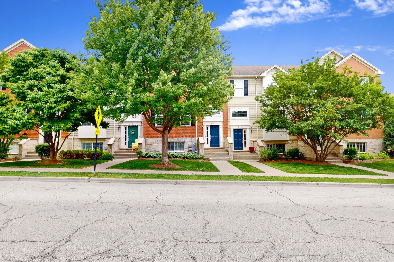 214 Cassidy Lane — Elgin, IL 60124