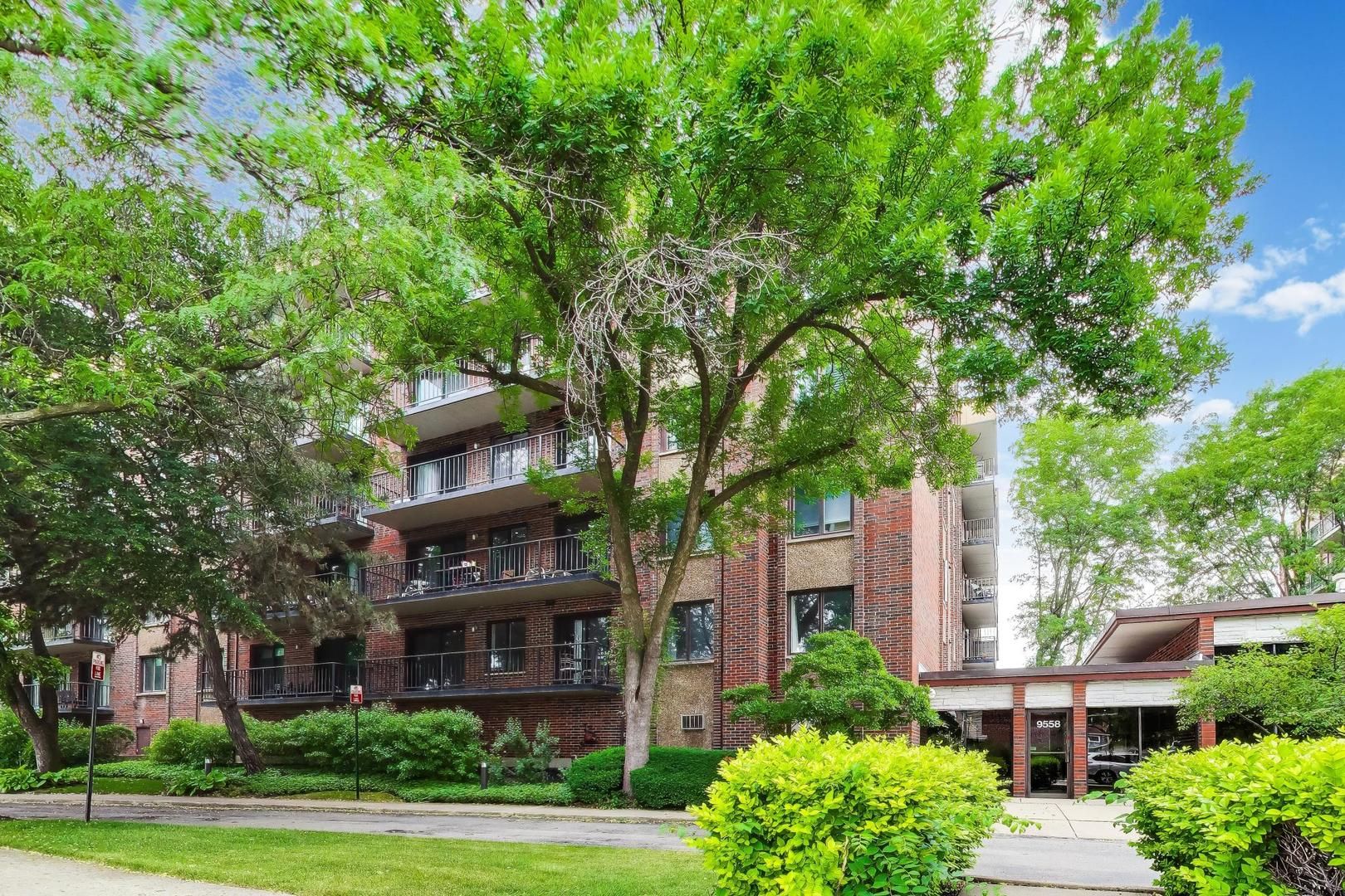 9558 Gross Point Road #A605 — Skokie, IL 60076