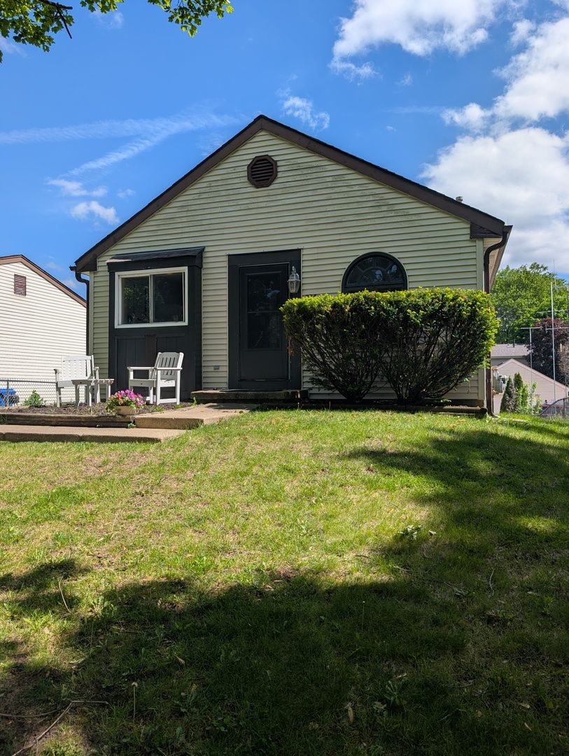 904 Britta Lane — Geneva, IL 60134