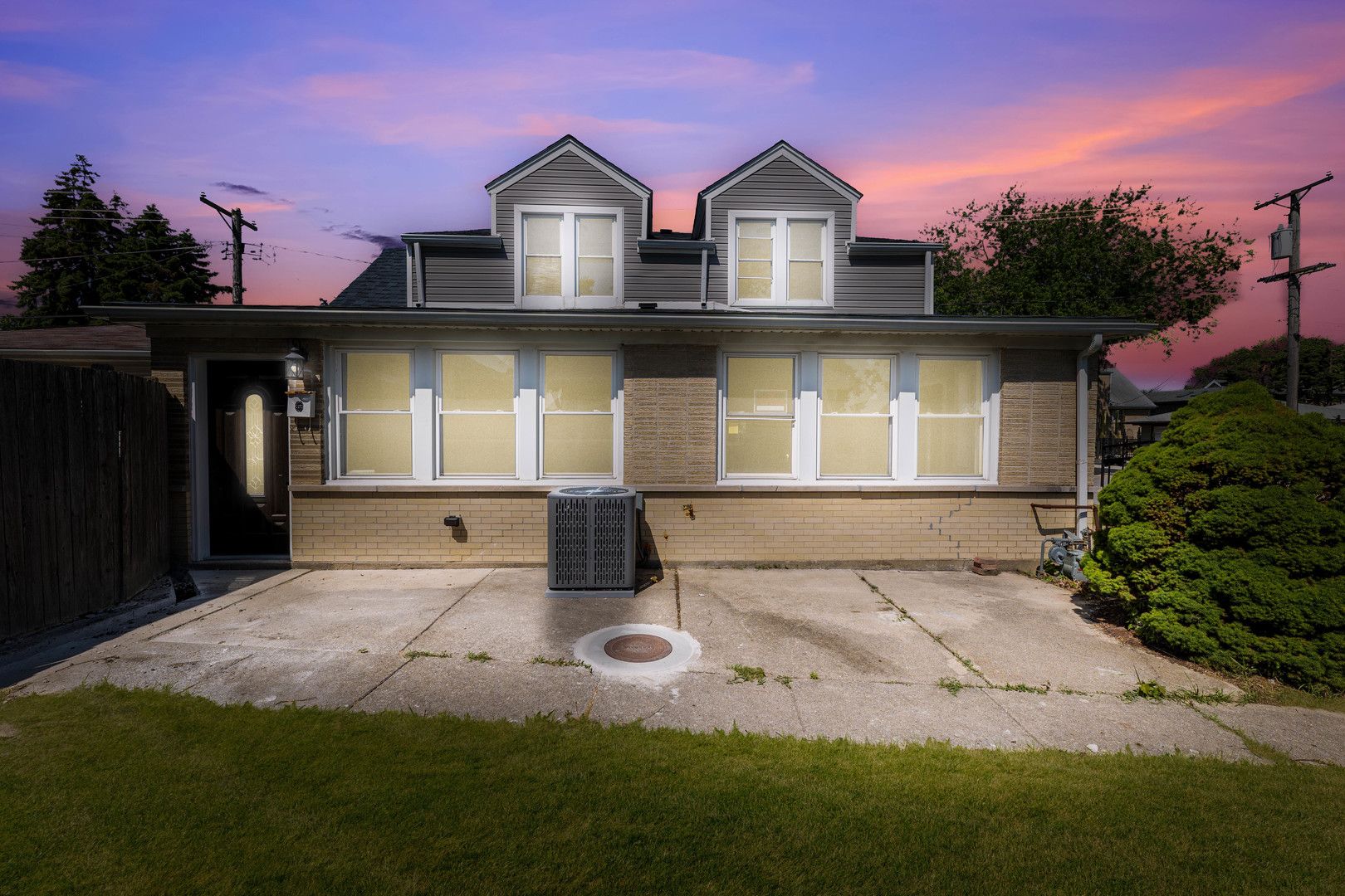 4900 S Laramie Avenue — Chicago, IL 60638