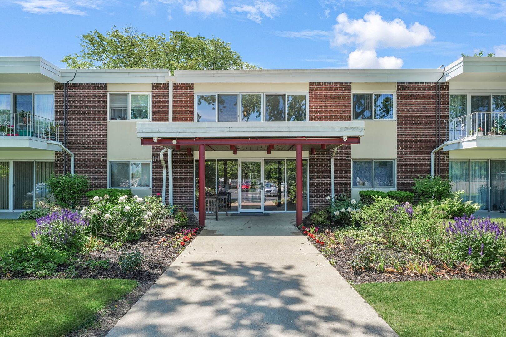 127 N Wolf Road #58A — Wheeling, IL 60090
