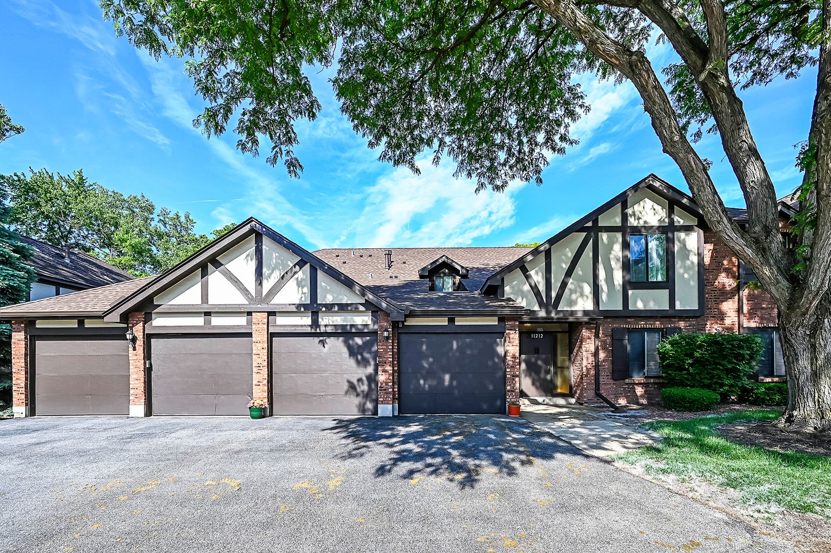 11212 Cottonwood Drive #23B — Palos Hills, IL 60465