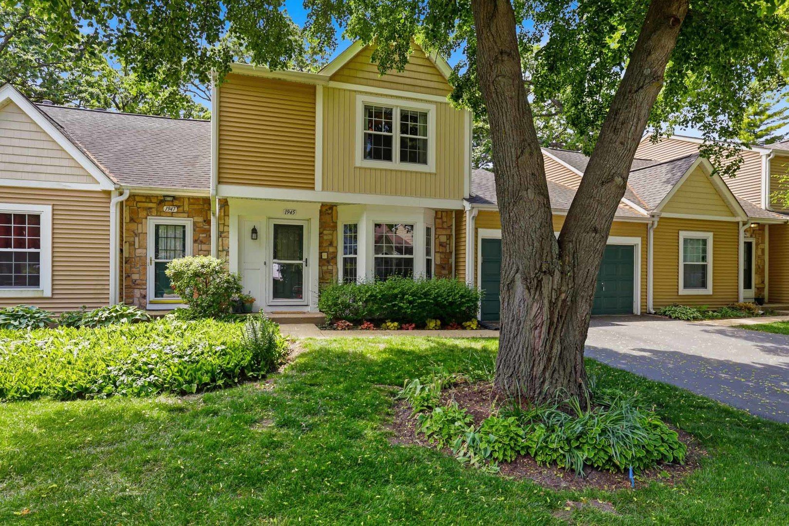 1945 Ozark Parkway — Algonquin, IL 60102