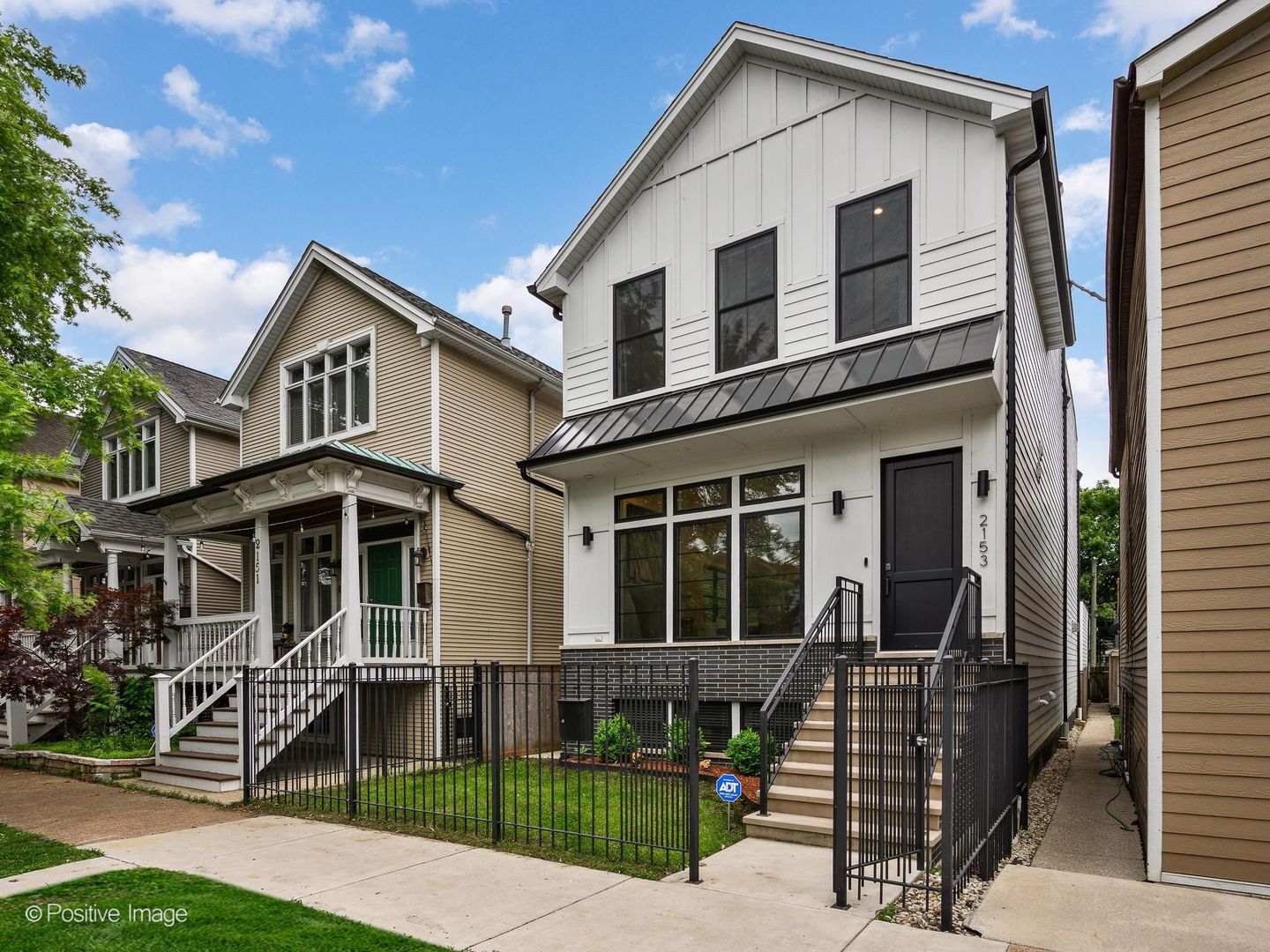 2153 W Fletcher Street — Chicago, IL 60618