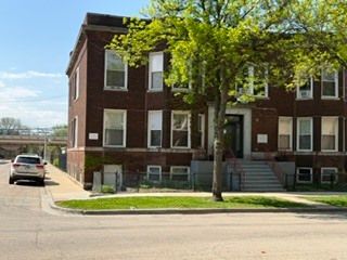 2833 W Walnut Street — Chicago, IL 60612