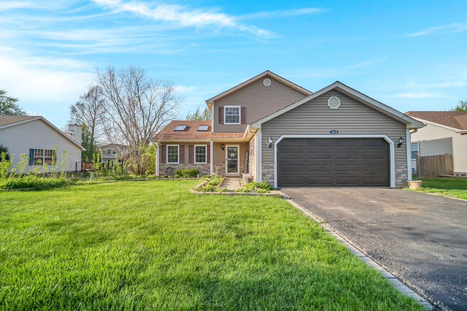 1112 Pheasant Trail — Carol Stream, IL 60188