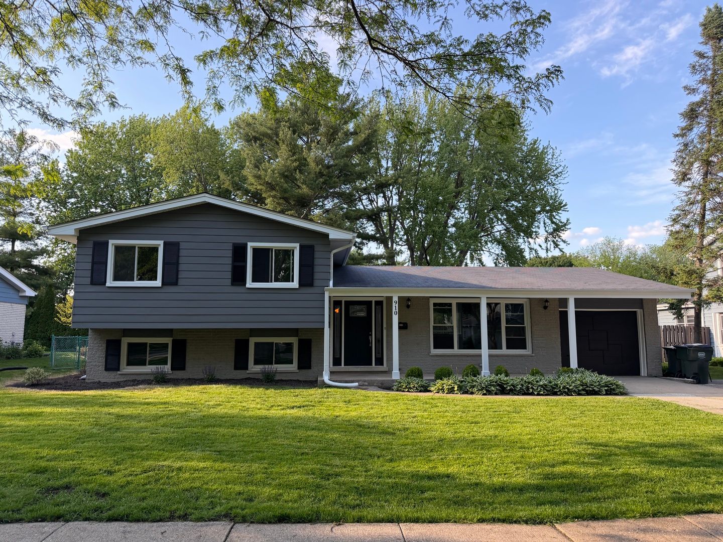 910 Fairlawn Avenue — Libertyville, IL 60048
