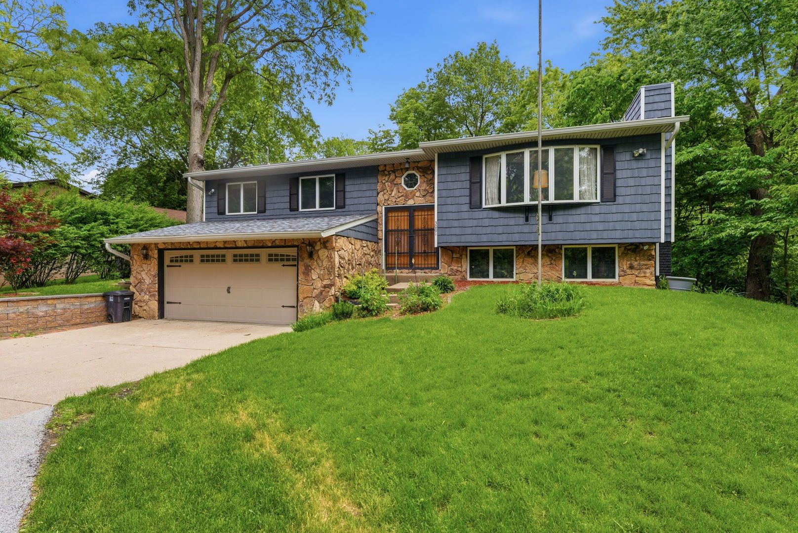 3001 2nd Street — Moline, IL 61265