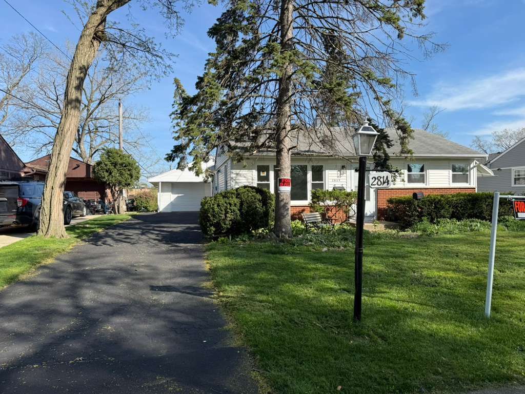 2814 Cardinal Drive — Rolling Meadows, IL 60008