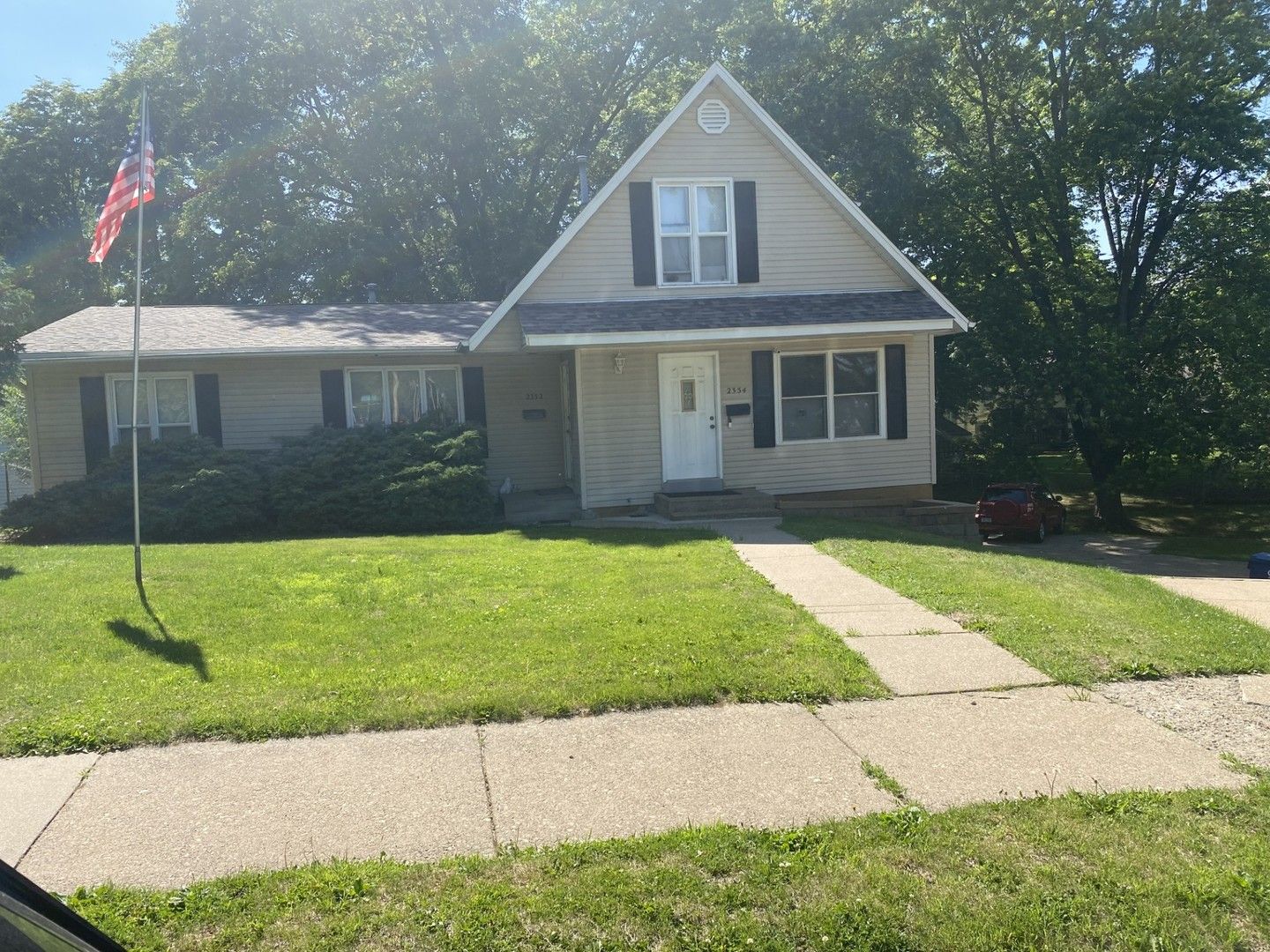 2352-54 Hillandale Road — Davenport, IA 52804