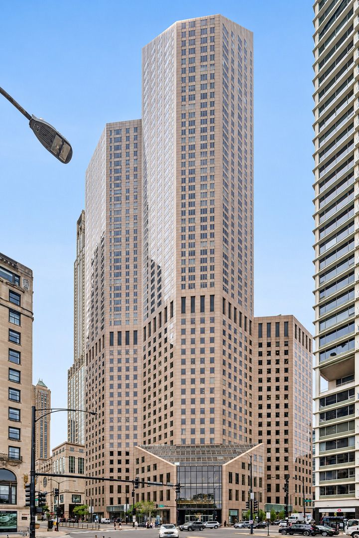 950 N Michigan Avenue #3802 — Chicago, IL 60611